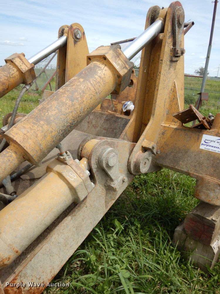 image for item DH6551 1995 Caterpillar dozer ripper