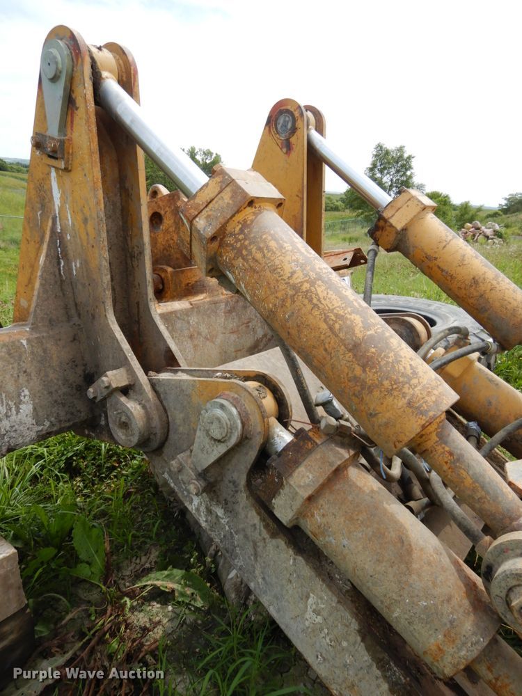 image for item DH6551 1995 Caterpillar dozer ripper