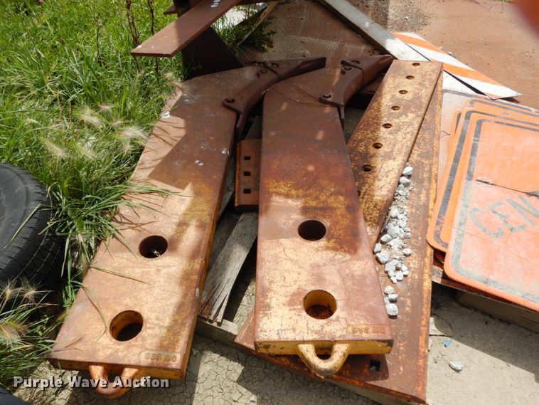 image for item DH6551 1995 Caterpillar dozer ripper