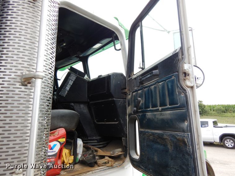 image for item DH6566 1987 Freightliner FLC  dump truck