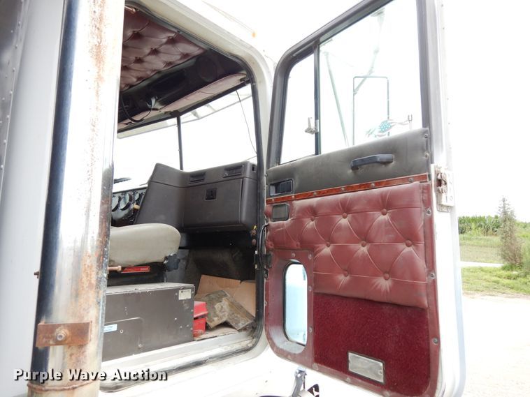 image for item DH6567 1995 International 9300  dump truck
