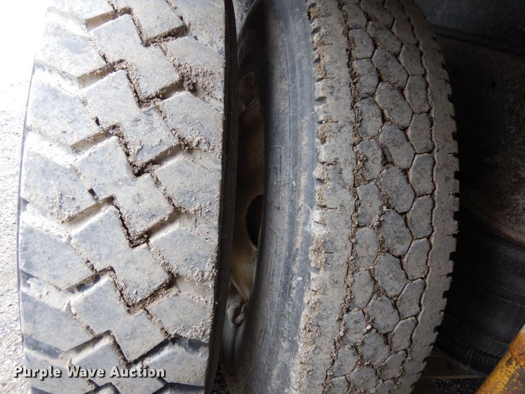 image for item DH6567 1995 International 9300  dump truck