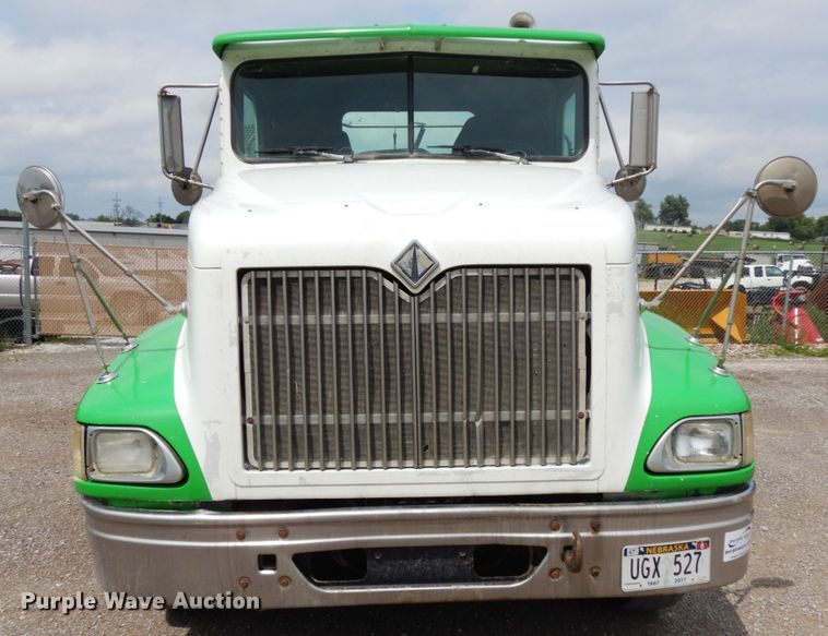 image for item DH6568 1998 International 9200  semi truck