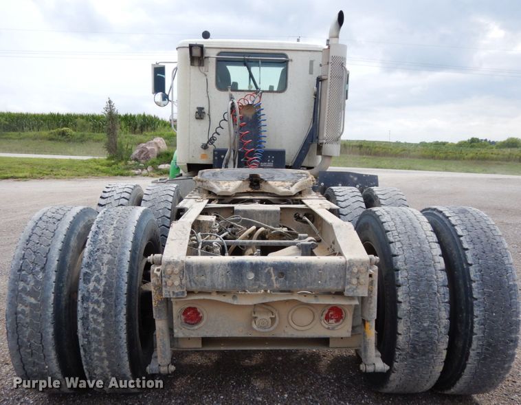 image for item DH6568 1998 International 9200  semi truck