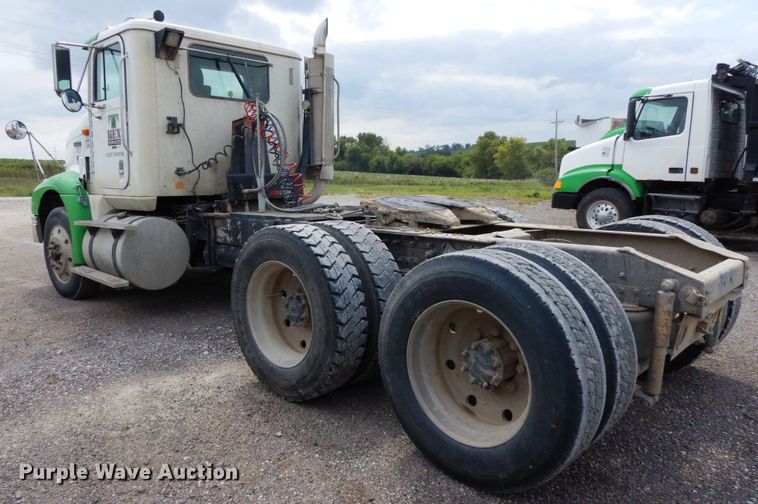 image for item DH6568 1998 International 9200  semi truck