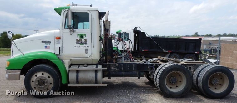 image for item DH6568 1998 International 9200  semi truck