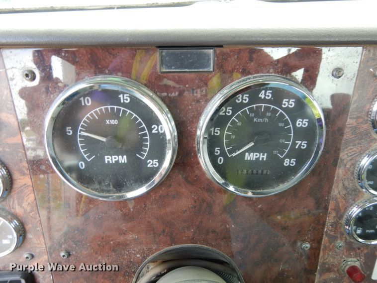 image for item DH6568 1998 International 9200  semi truck