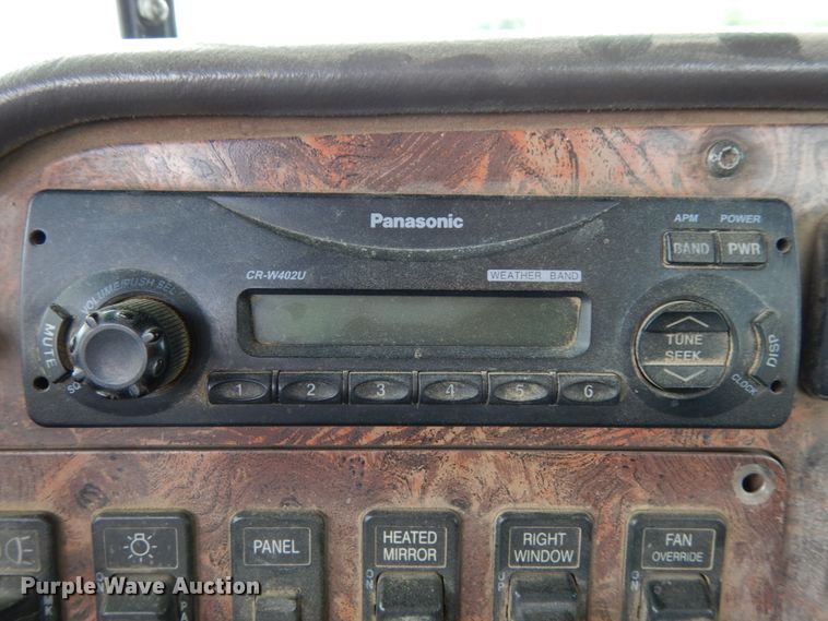 image for item DH6568 1998 International 9200  semi truck