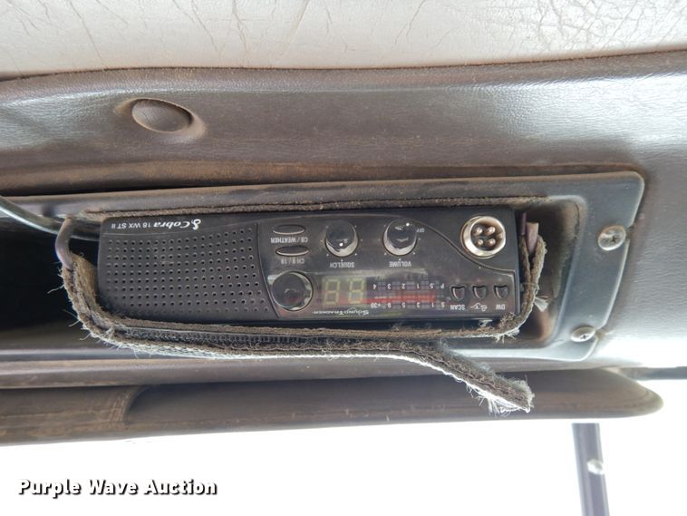 image for item DH6568 1998 International 9200  semi truck