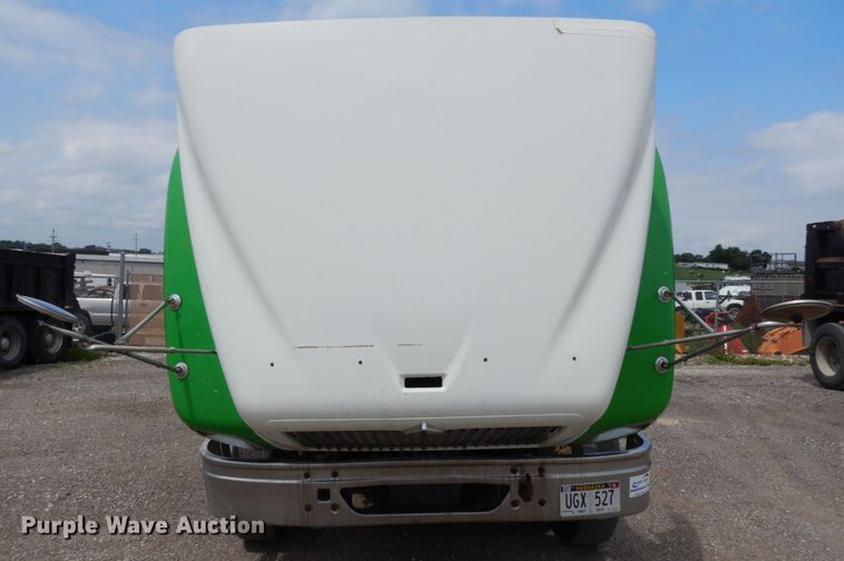 image for item DH6568 1998 International 9200  semi truck