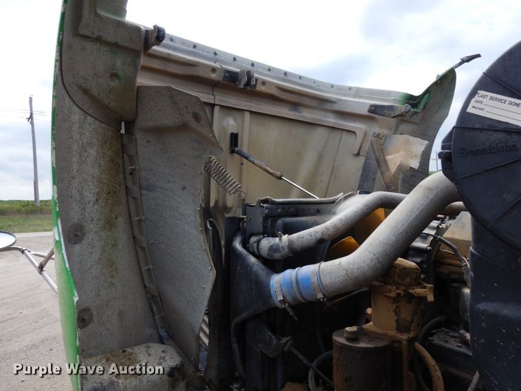 image for item DH6568 1998 International 9200  semi truck