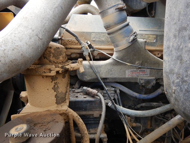 image for item DH6568 1998 International 9200  semi truck