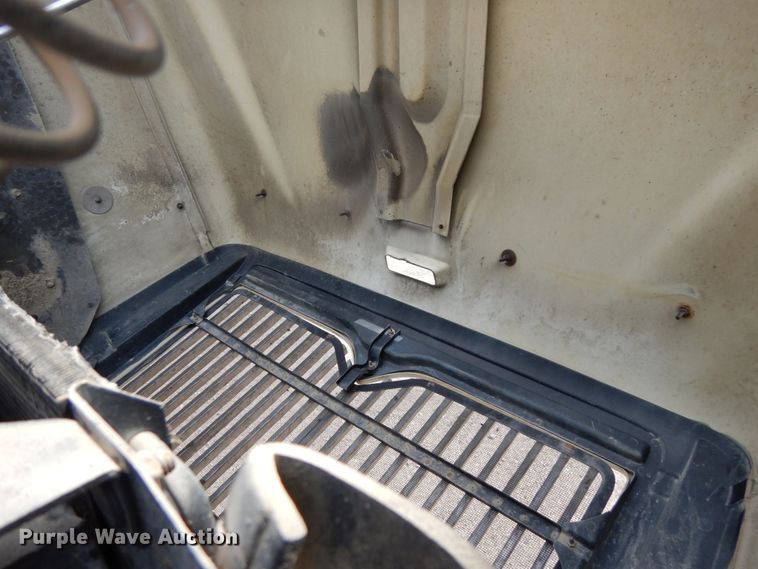 image for item DH6568 1998 International 9200  semi truck