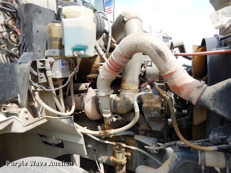 image for item DH6568 1998 International 9200  semi truck