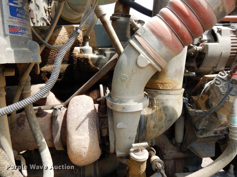 image for item DH6568 1998 International 9200  semi truck