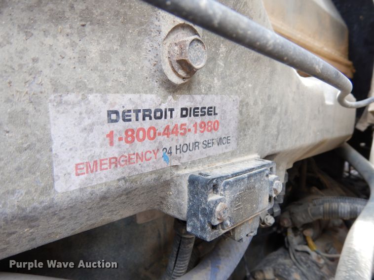 image for item DH6568 1998 International 9200  semi truck