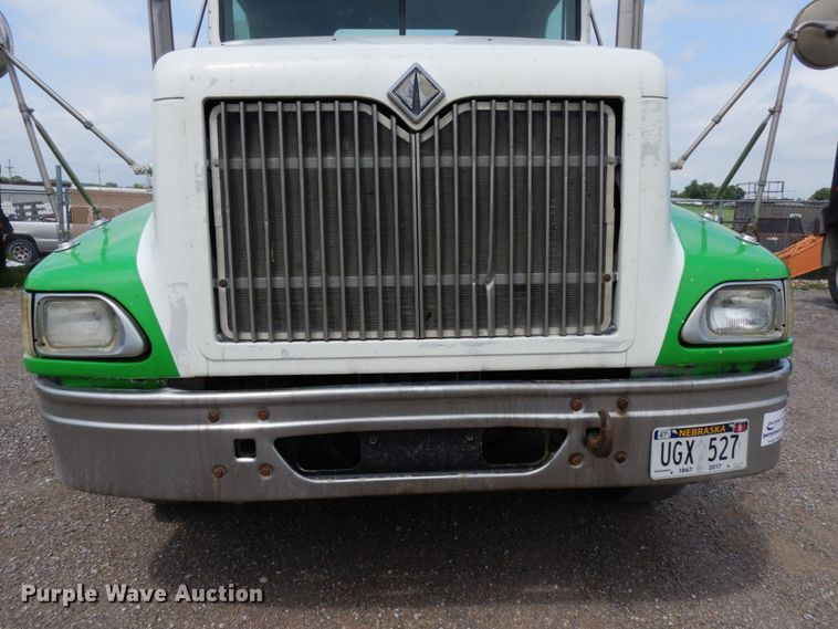 image for item DH6568 1998 International 9200  semi truck