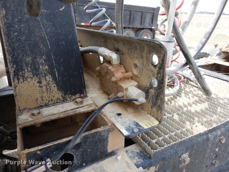 image for item DH6568 1998 International 9200  semi truck