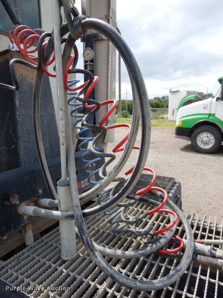 image for item DH6568 1998 International 9200  semi truck