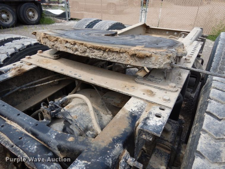 image for item DH6568 1998 International 9200  semi truck