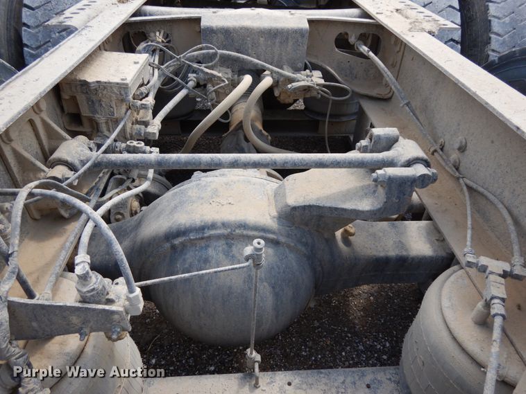 image for item DH6568 1998 International 9200  semi truck