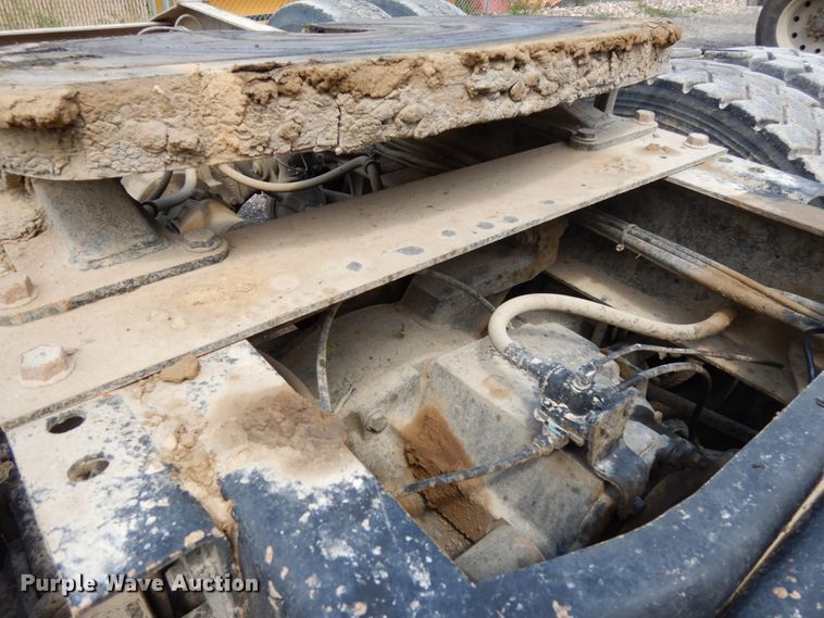 image for item DH6568 1998 International 9200  semi truck