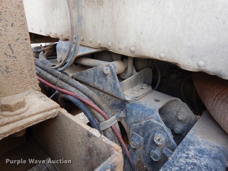 image for item DH6568 1998 International 9200  semi truck