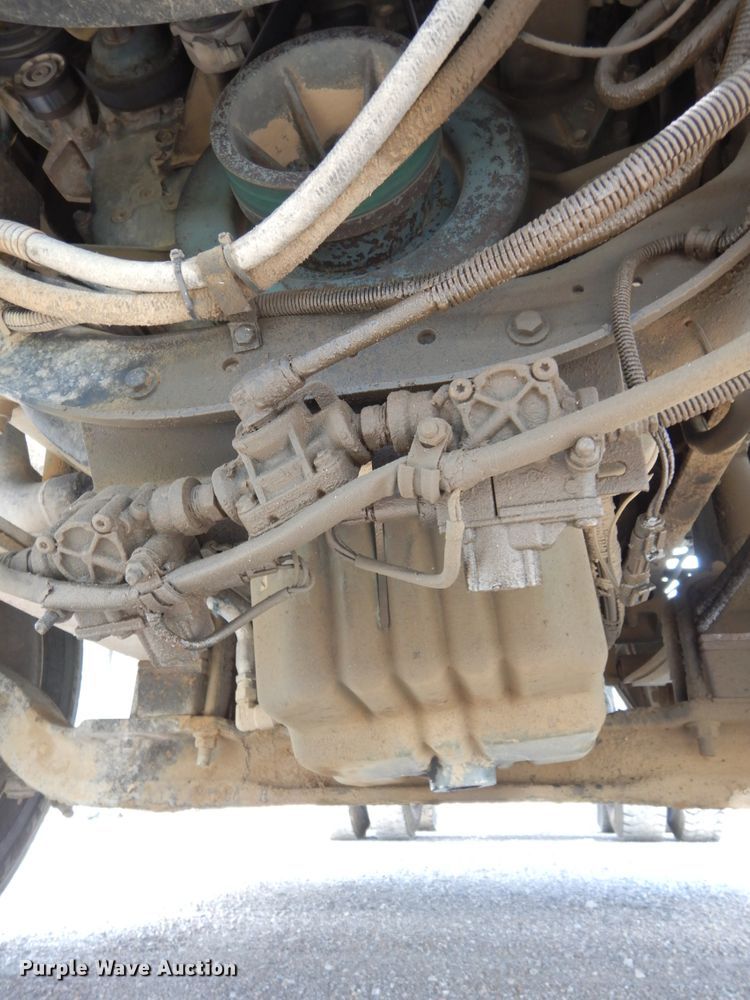 image for item DH6568 1998 International 9200  semi truck