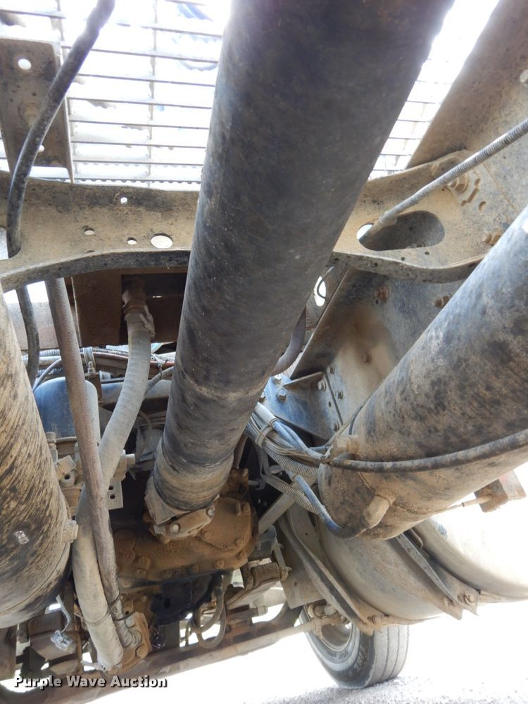 image for item DH6568 1998 International 9200  semi truck