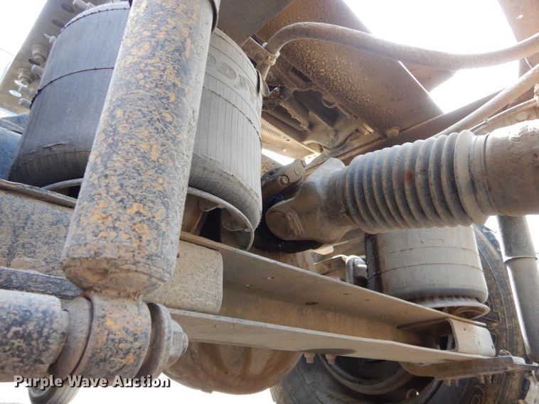 image for item DH6568 1998 International 9200  semi truck