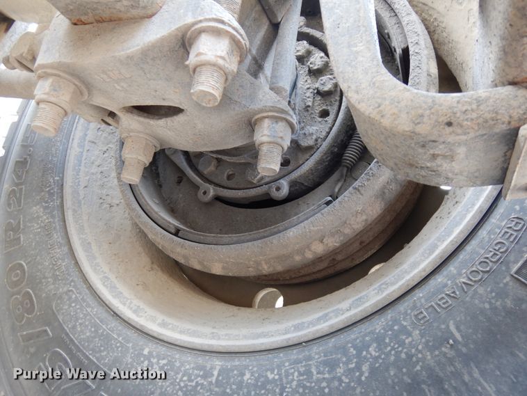 image for item DH6568 1998 International 9200  semi truck