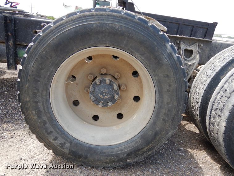 image for item DH6568 1998 International 9200  semi truck