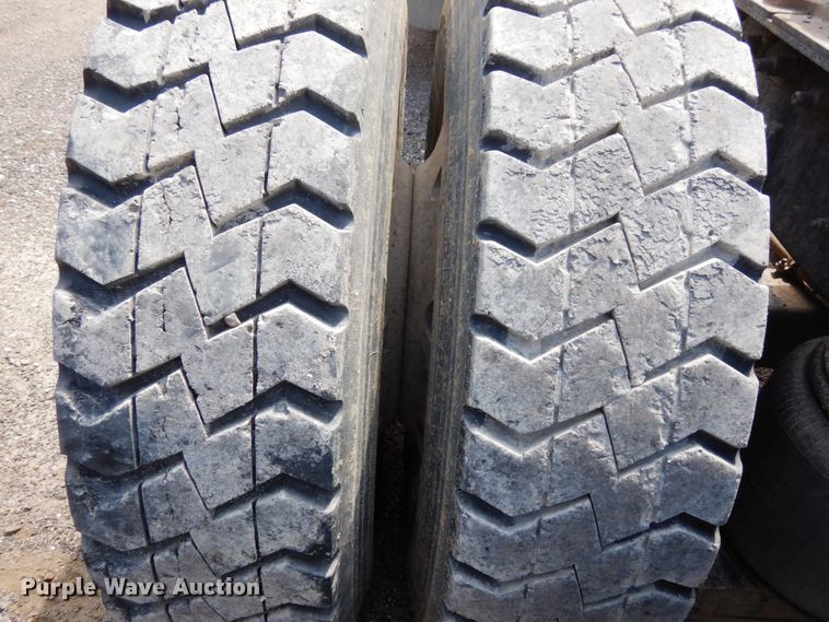 image for item DH6568 1998 International 9200  semi truck