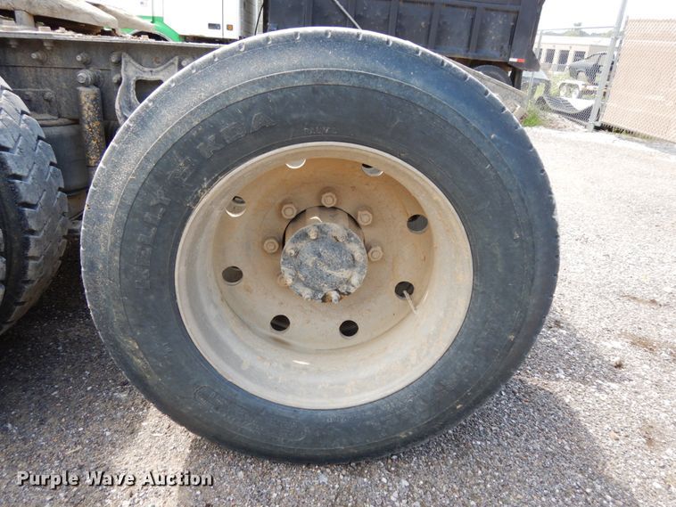 image for item DH6568 1998 International 9200  semi truck