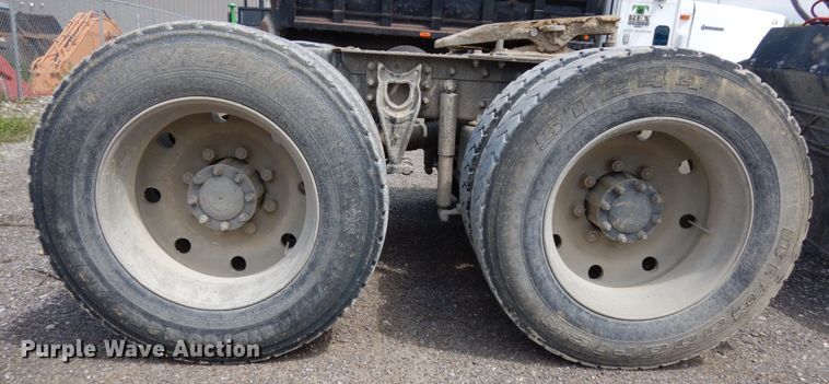 image for item DH6568 1998 International 9200  semi truck