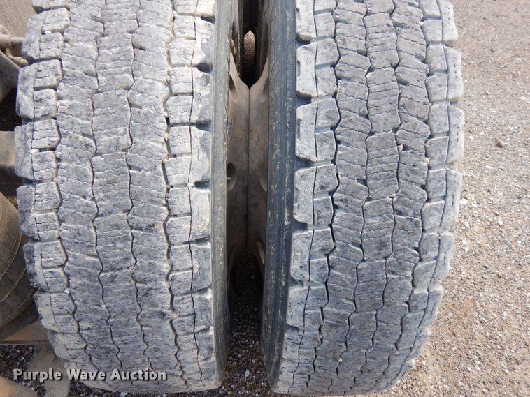 image for item DH6568 1998 International 9200  semi truck