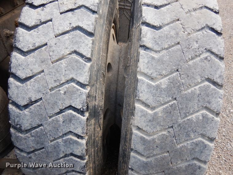 image for item DH6568 1998 International 9200  semi truck