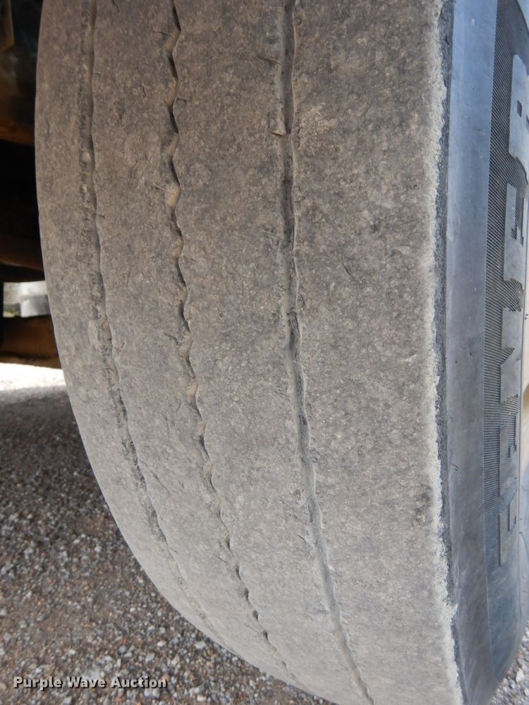 image for item DH6568 1998 International 9200  semi truck