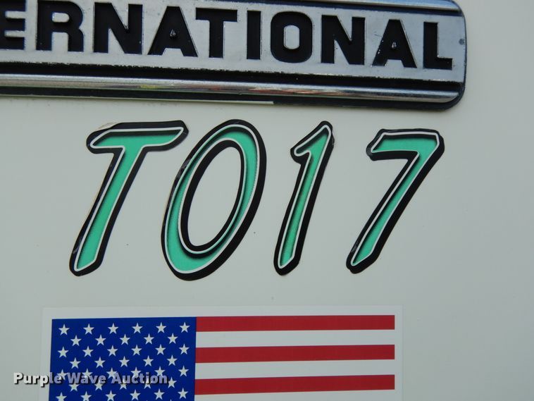 image for item DH6568 1998 International 9200  semi truck