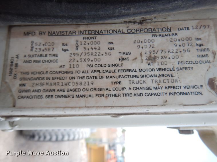 image for item DH6568 1998 International 9200  semi truck