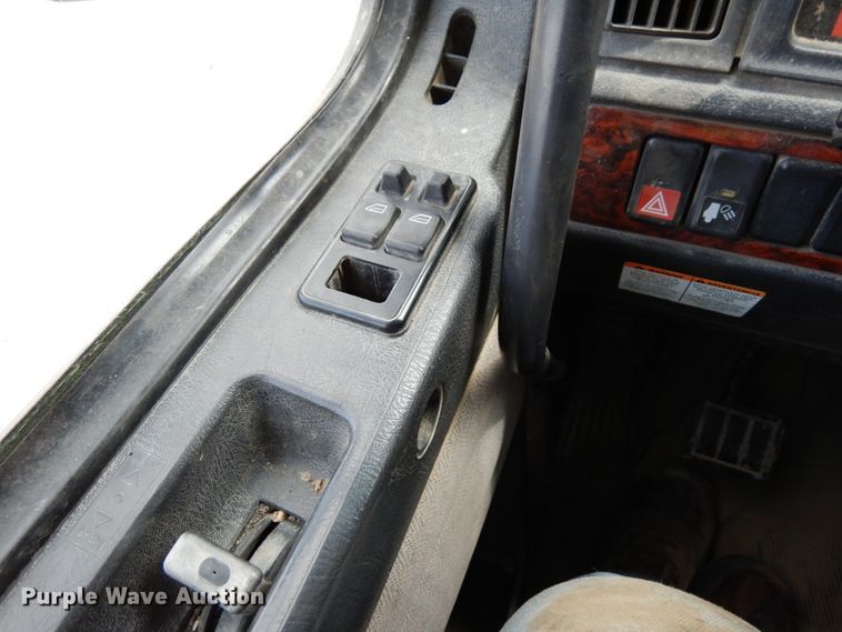 image for item DH6569 2001 Volvo VNM42T  dump truck