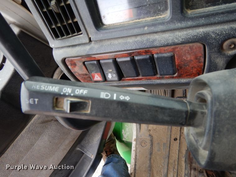 image for item DH6569 2001 Volvo VNM42T  dump truck