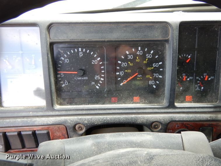 image for item DH6569 2001 Volvo VNM42T  dump truck