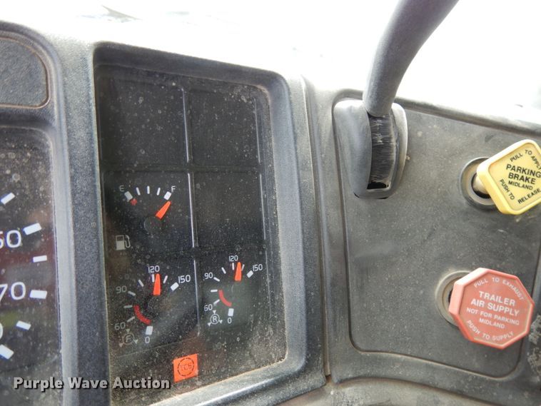 image for item DH6569 2001 Volvo VNM42T  dump truck