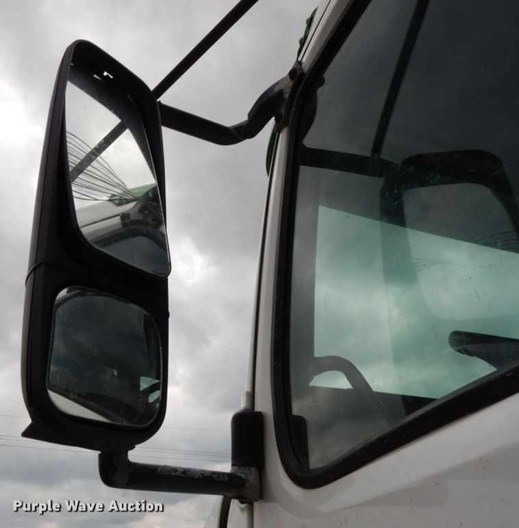 image for item DH6569 2001 Volvo VNM42T  dump truck