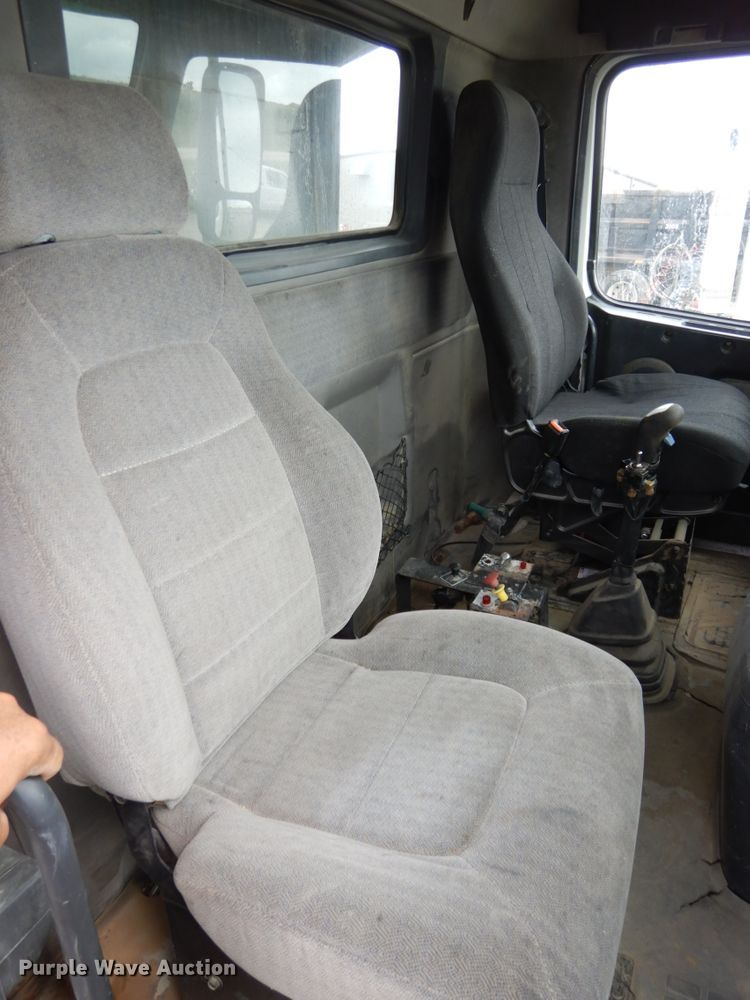 image for item DH6569 2001 Volvo VNM42T  dump truck