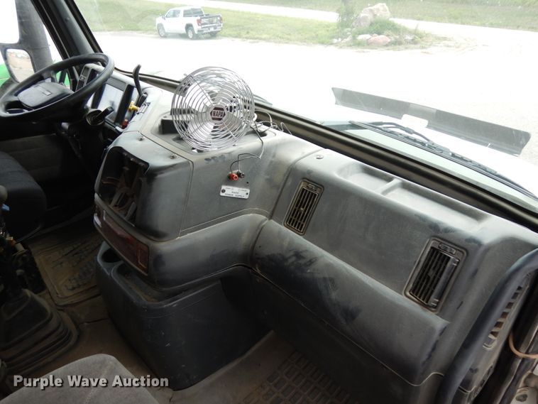 image for item DH6569 2001 Volvo VNM42T  dump truck