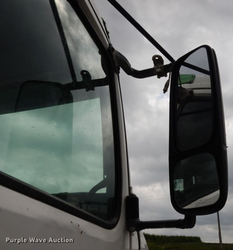 image for item DH6569 2001 Volvo VNM42T  dump truck