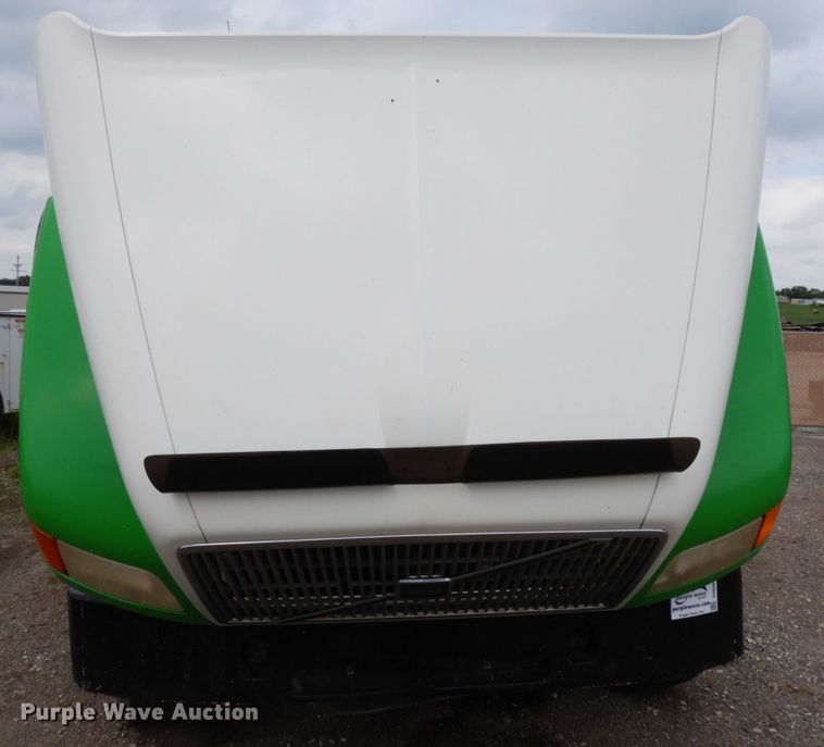 image for item DH6569 2001 Volvo VNM42T  dump truck