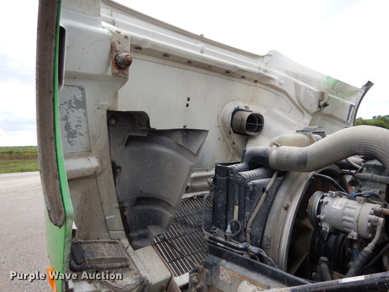 image for item DH6569 2001 Volvo VNM42T  dump truck